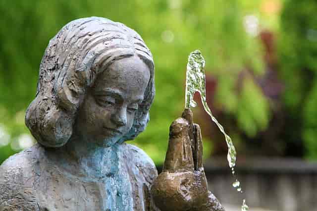 Garden Fountain Decor